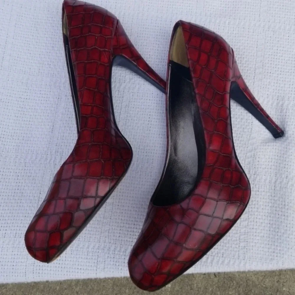 Claudia Ciuti Burgundy Faux Croc pumps 10 - Picture 7 of 8